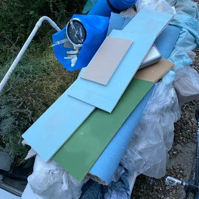 N4 Haringey metal bath with various junk £60