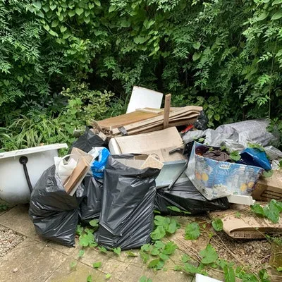 SE1 lambeth half sized bath and general waste, £150 as an example of how to dispose of rubbish in lambeth